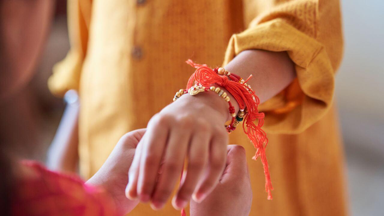 Raksha bandhan 2025 : यंदा 2 दिवस रक्षाबंधन साजरा करता येणार? नेमका काय आहे गोंधळ, राखी बांधण्याचा सर्वात शुभ मुहूर्त कोणता?