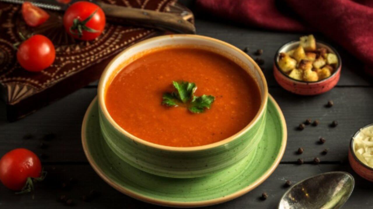 हलक्या-फुलक्या डिनरसाठी बनवा टोमॅटो सूप, सोपी आहे रेसिपी