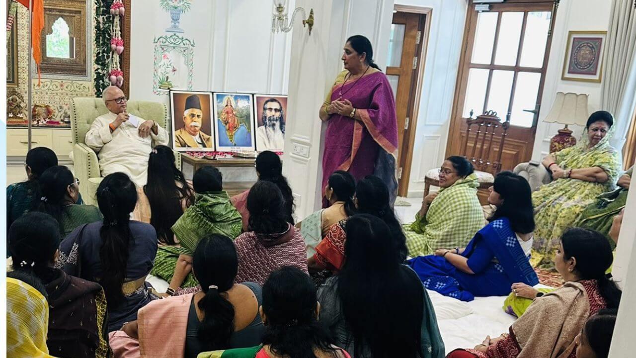 सुनेत्रा पवार RSSच्या समितीच्या शाखेत, कंगना रणौतनं केला फोटो पोस्ट, अजित पवार विचार बदलतायेत?