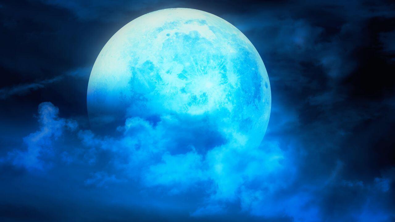 Ganesh Chaturthi 2025: गणेश चतुर्थीच्या रात्री चुकून चंद्र दिसला तर दोष टाळण्यासाठी काय कराल?