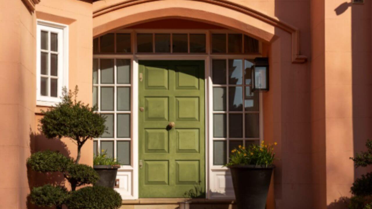 Vastu Tips: घरातील नकारात्मक ऊर्जा दूर करायची आहे? मग घराच्या दरवाजाजवळ ठेवा ‘या’ वस्तू