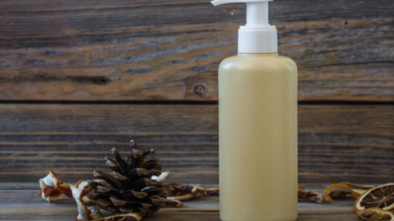 केस पांढरे होणे रोखून काळेभोर बनवते शिकेकाई शॅम्पू, नैसर्गिकरित्या घरी कसे बनवायचे जाणून घ्या