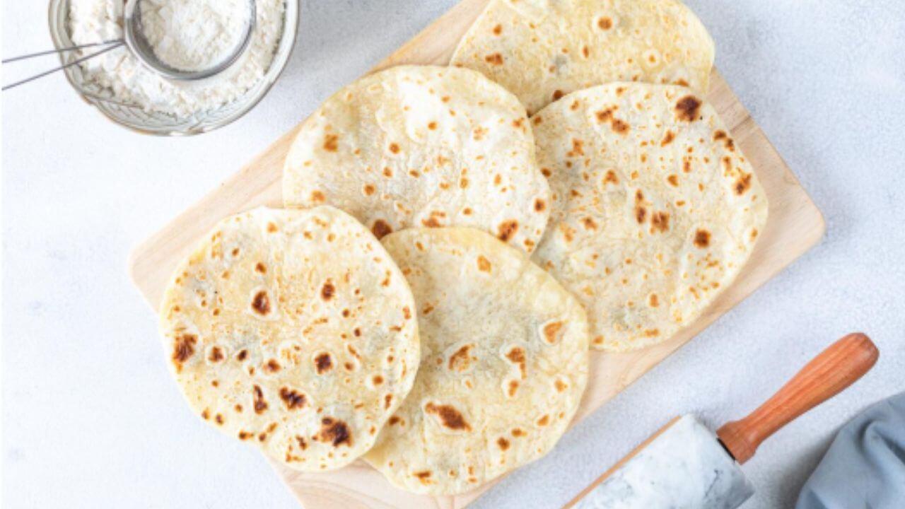 चपात्या फारच कडक आणि वातड बनतात? मऊसूत होण्यासाठी फॉलो करा ‘या’ टिप्स
