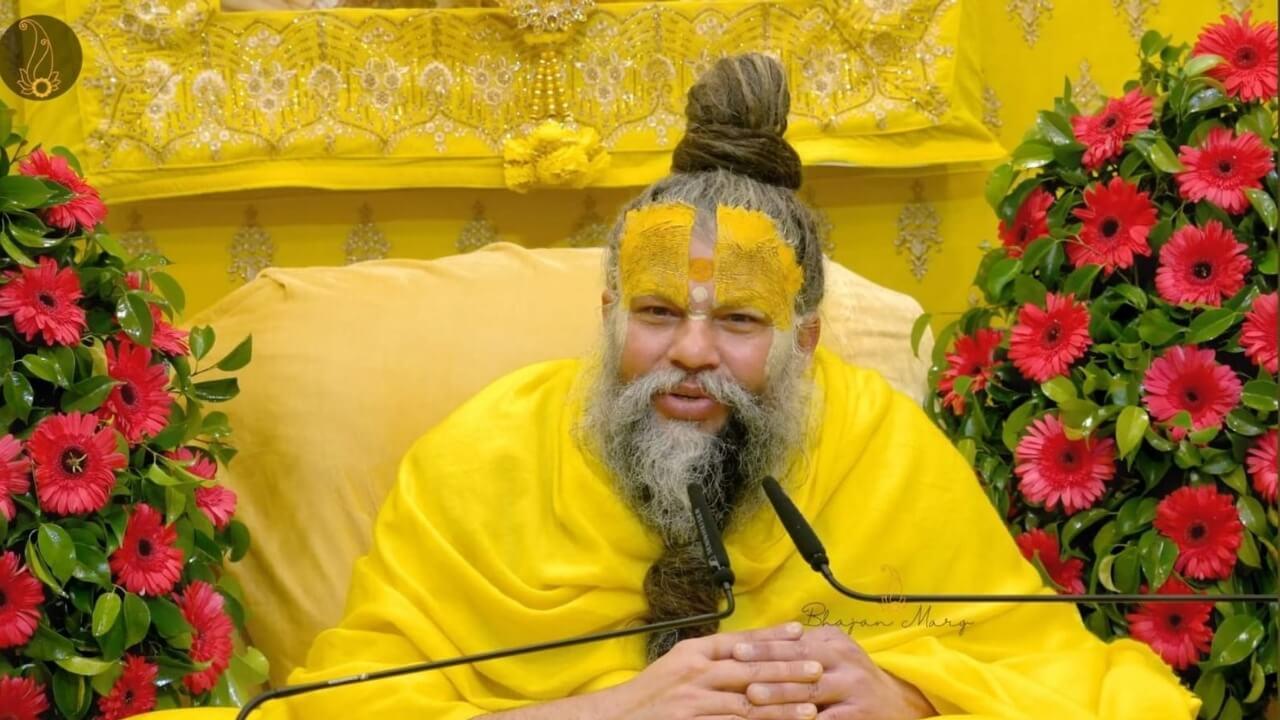 Premanand Maharaj : प्रेमानंद महाराजांची तब्ब्येत बिघडली; पदयात्रा अनिश्चित काळासाठी बंद