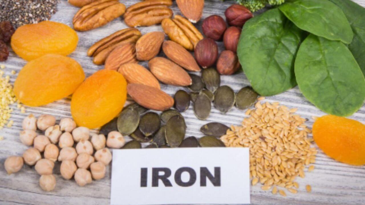 शरीरात लोहाची कमतरता असेल तर काय खावे? लगेच आहारात सामील करा ‘हे’ पदार्थ