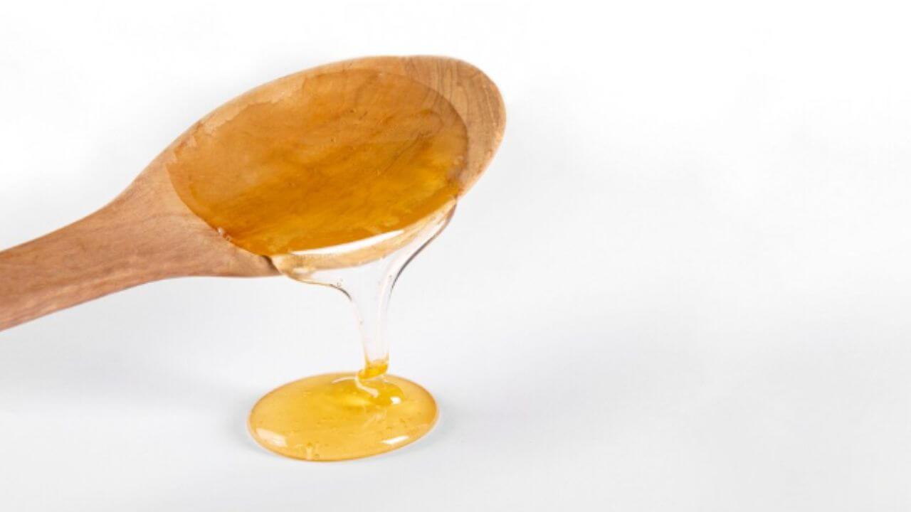 दररोज खा १ चमचा मध, वजन कमी करण्यापासून ते सुंदर त्वचेपर्यंत मिळतील अनेक फायदे