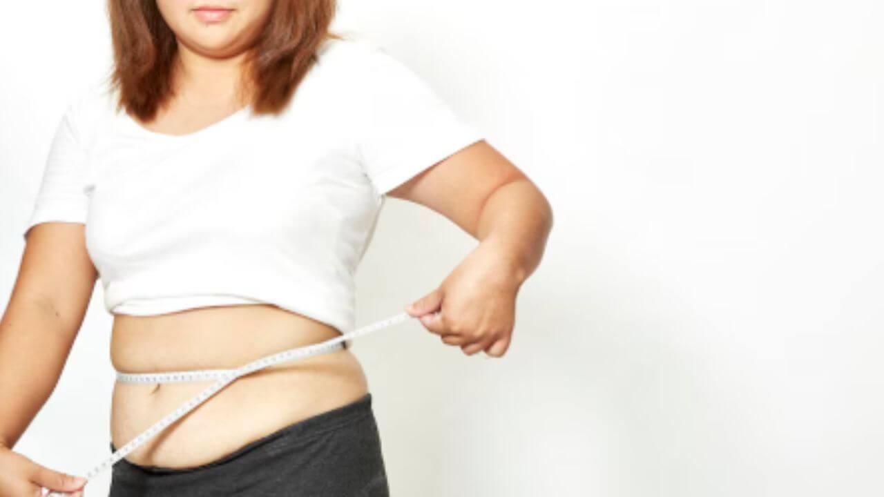 पोट आणि कंबरेची चरबी कमी होत नाहीय? ‘या’ आयुर्वेदिक उपायाने लगेच दिसेल फरक
