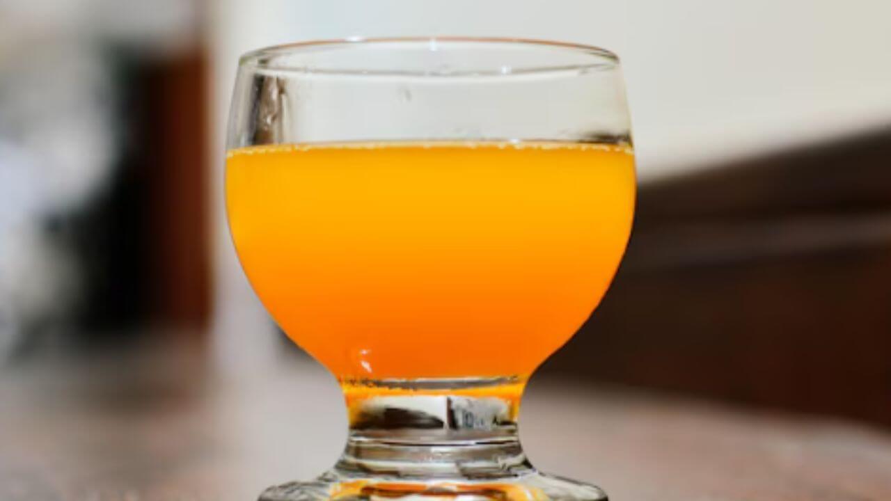 वजन कमी करण्यासाठी अत्यंत फायदेशीर आहे हळदीचे पाणी, जाणून घ्या फायदे आणि सेवन करण्याची पद्धत