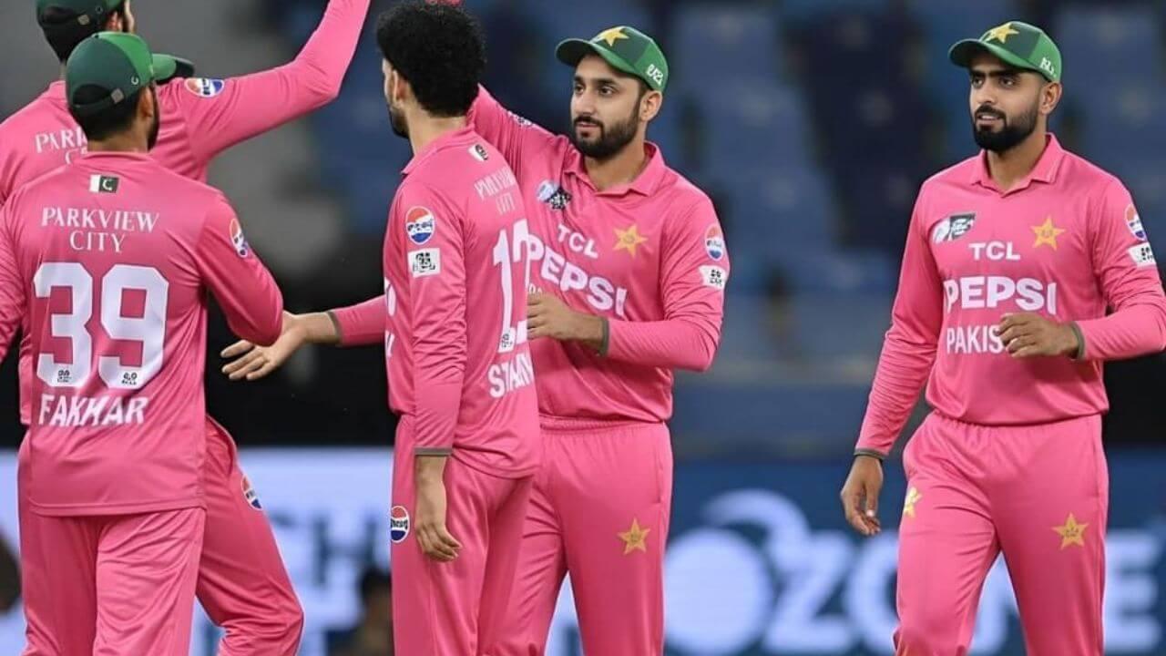 पाकिस्तानच्या संघाने पहिल्यांदाच घातली गुलाबी जर्सी; कारण आहे खूप महत्वाचं