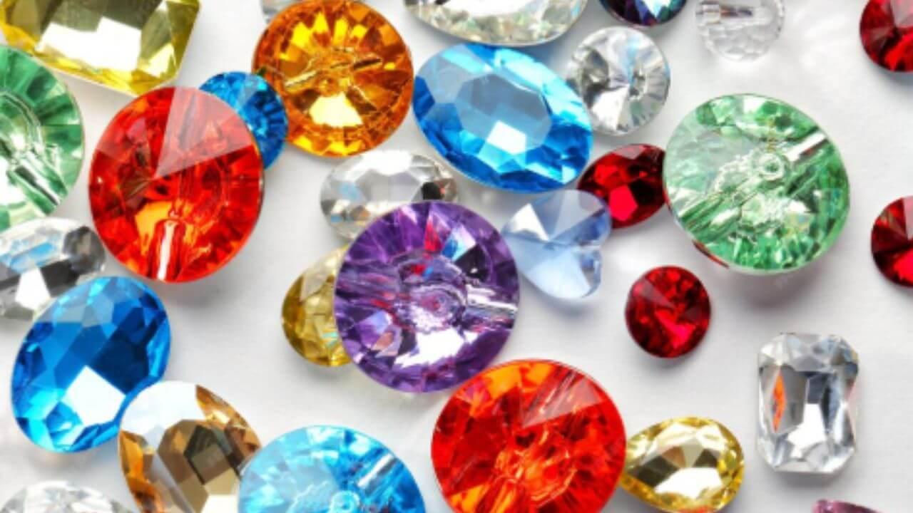 घरात धन आकर्षित करण्यासाठी धारण करा ‘ही’ रत्ने, होईल पैसाच-पैसा