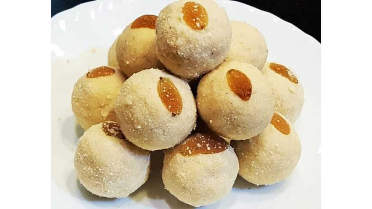 Diwali 2025 : जिभेवर ठेवताच विरघळून जातील रव्याचे चविष्ट लाडू, जाणून घ्या रेसिपी!