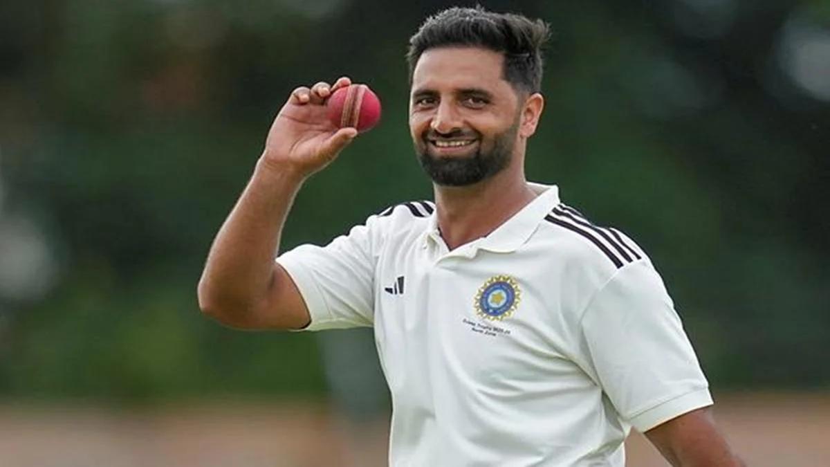 उमरान मलिकला विसरा! नवं वादळ आकिब नबीने १० बळी घेत उडवली खळबळ