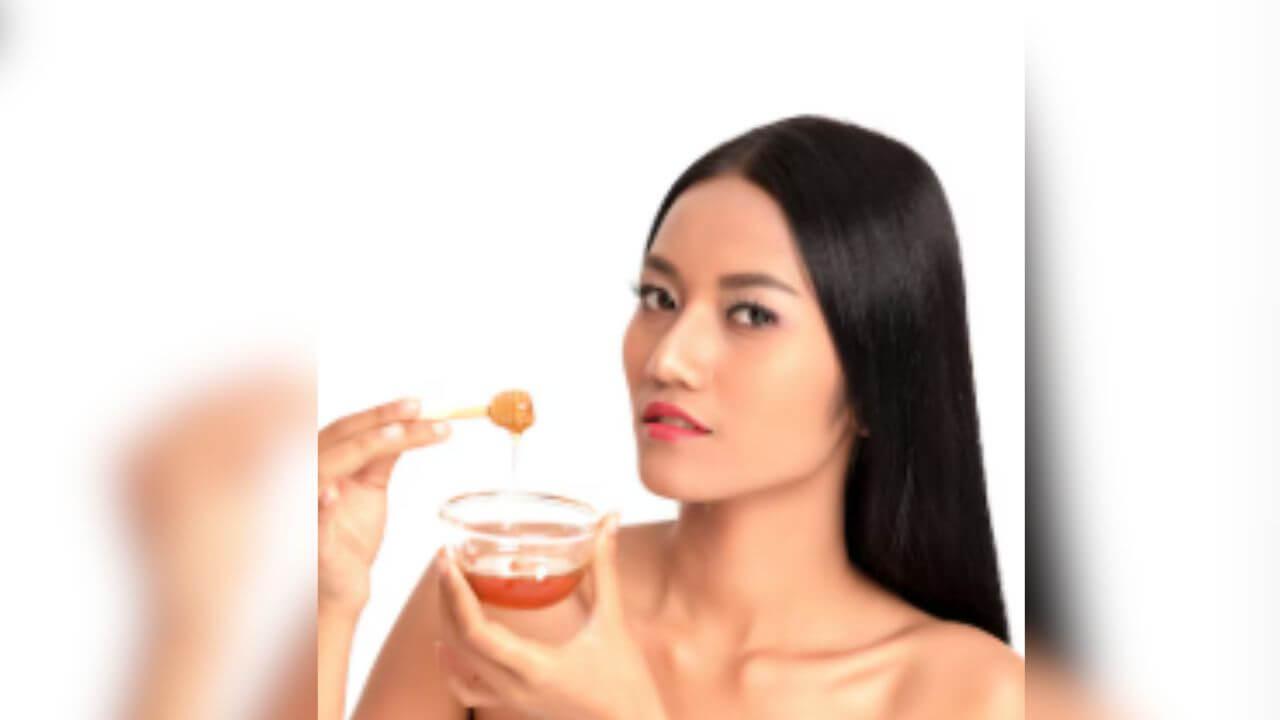 चेहऱ्यावर रात्रभर मध लावल्याने काय होते? जाणून घ्या आश्चर्यकारक फायदे