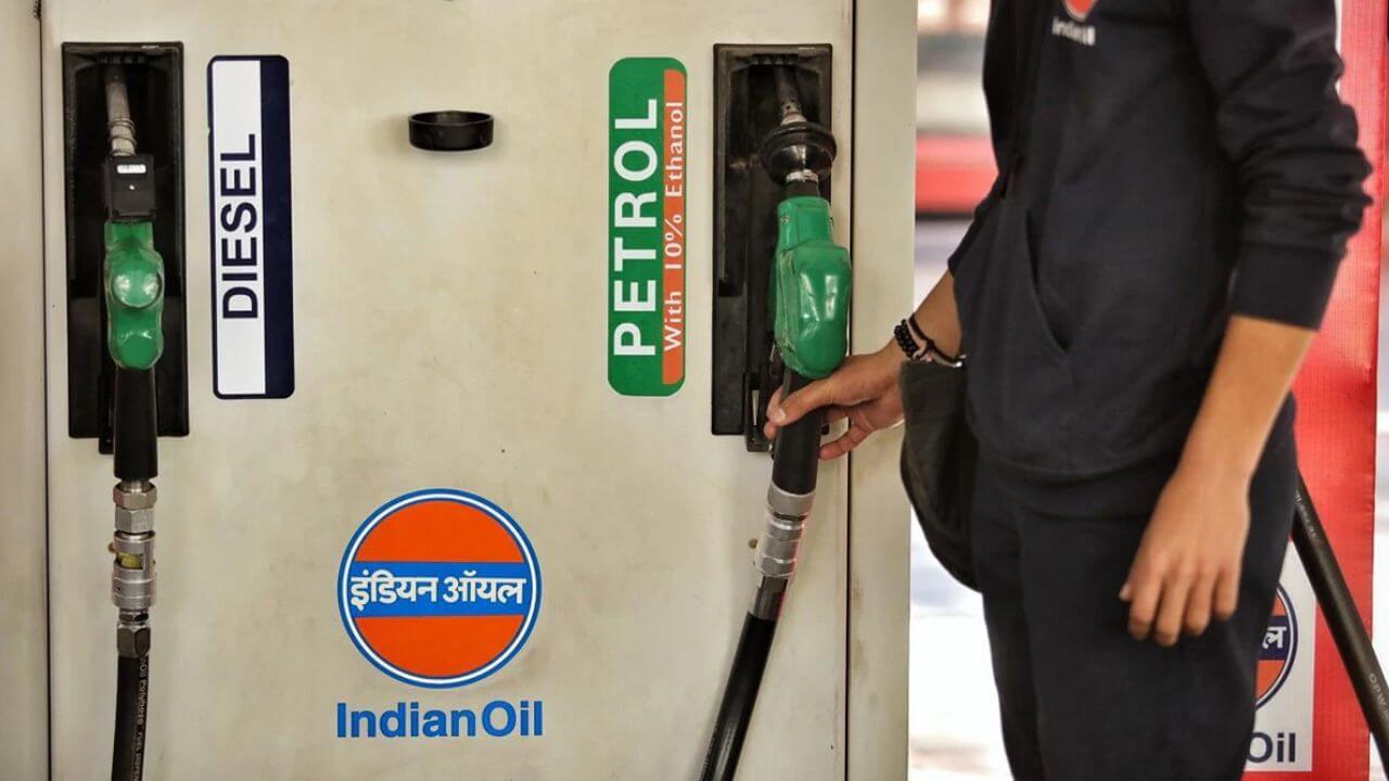 Petrol Diesel Price: नोव्हेंबरच्या सुरूवातीला इंधनाचे दर स्थिर; 1 लीटर पेट्रोल-डिझेलचा आजचा दर जाणून घ्या!