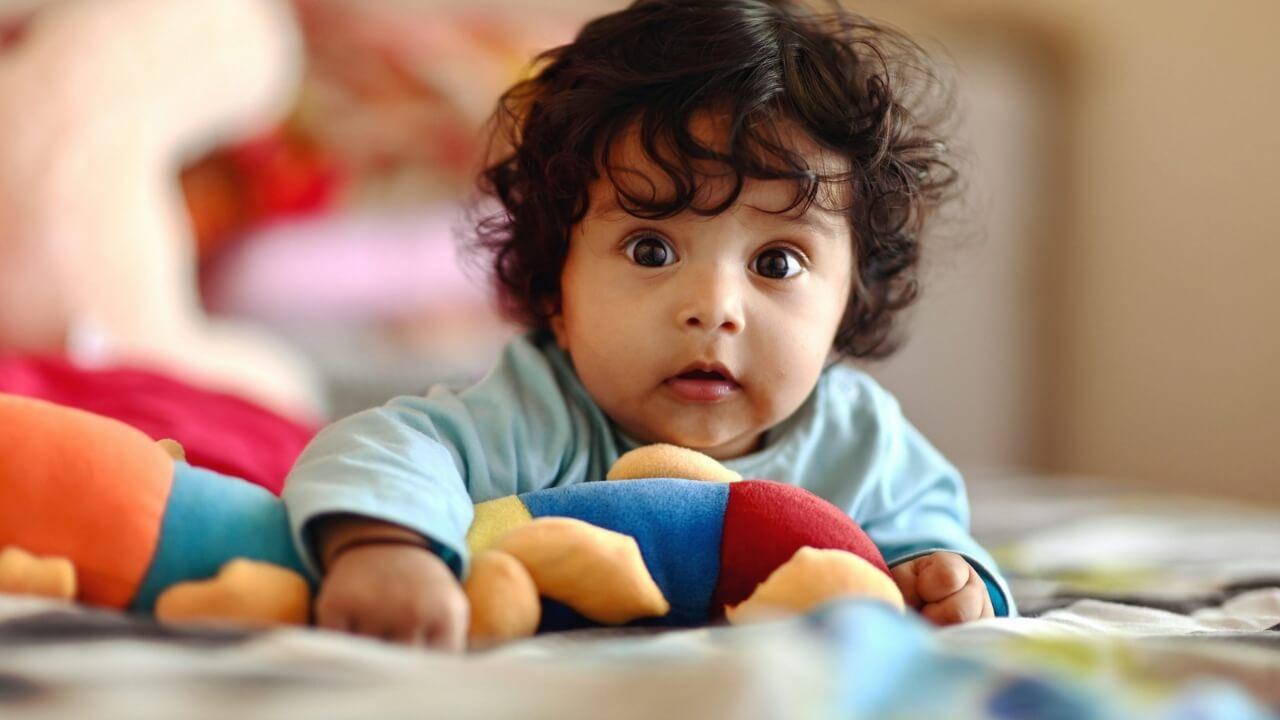 Diwali 2025 : दिवाळीला जन्मलेल्या मुलांना द्या ‘ही’ गोंडस नावे