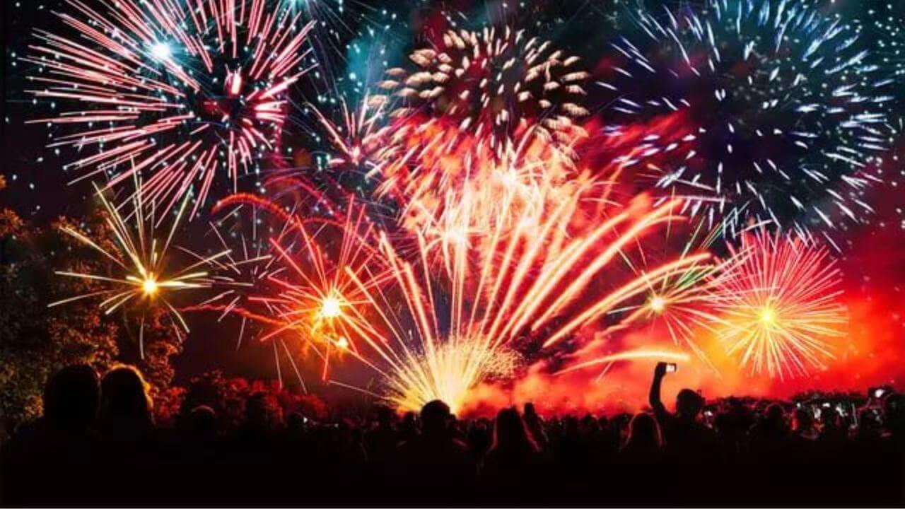 फटाके फोडताना सावधान! पुणे, पिंपरी-चिंचवडमध्ये 35 ठिकाणी आगीच्या घटना