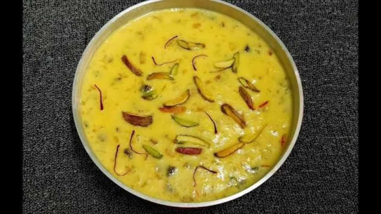 Diwali 2025 : दिवाळीच्या खास माहोलात घरच्या घरी बनवा स्वादिष्ट गोड केशर बासुंदी रेसिपी!