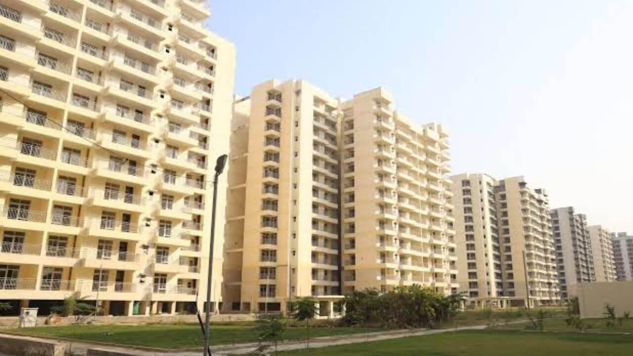 बीडकरांची दिवाळी गोड!! 50 हजार घरे मिळणार; 990 कोटींचा निधी वितरीत