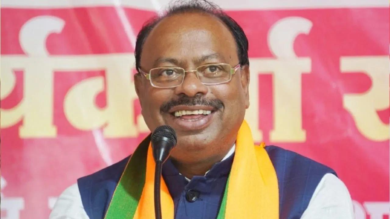 अधिकाऱ्यांनी कुणबीचे चुकीचे दाखले देऊ नये, ओबीसी उपसमिती बैठकीत अध्यक्ष चंद्रशेखर बावनकुळे आक्रमक