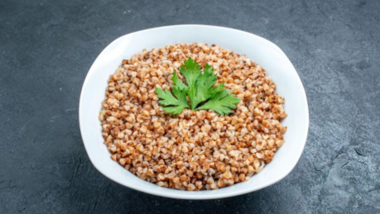 वजन कमी करण्यासाठी खा उकडलेली बाजरी, जाणून घ्या विविध फायदे