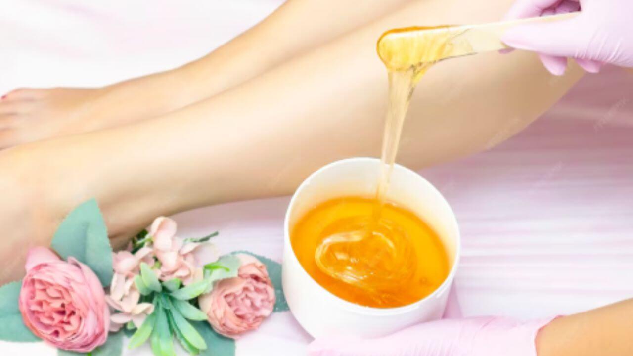 तुम्हीही वॅक्ससाठी सतत पार्लरमध्ये पैसे खर्च करता? आता सोप्या पद्धतीने घरातच बनवा वॅक्सिंग क्रीम