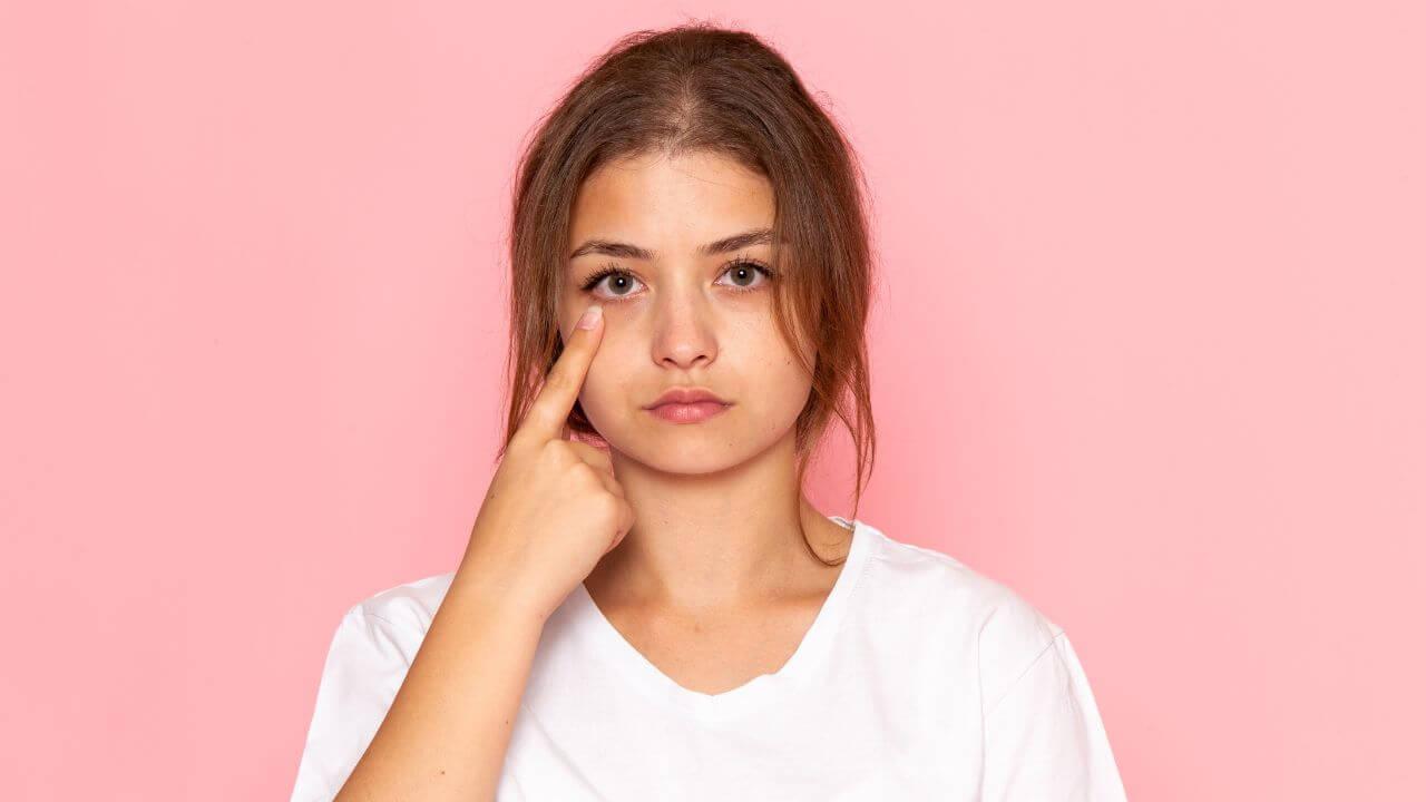 डोळ्यांखालच्या काळ्या वर्तुळांमुळे चेहरा निस्तेज दिसतोय? ‘हे’ घरगुती उपाय दूर करतील समस्या