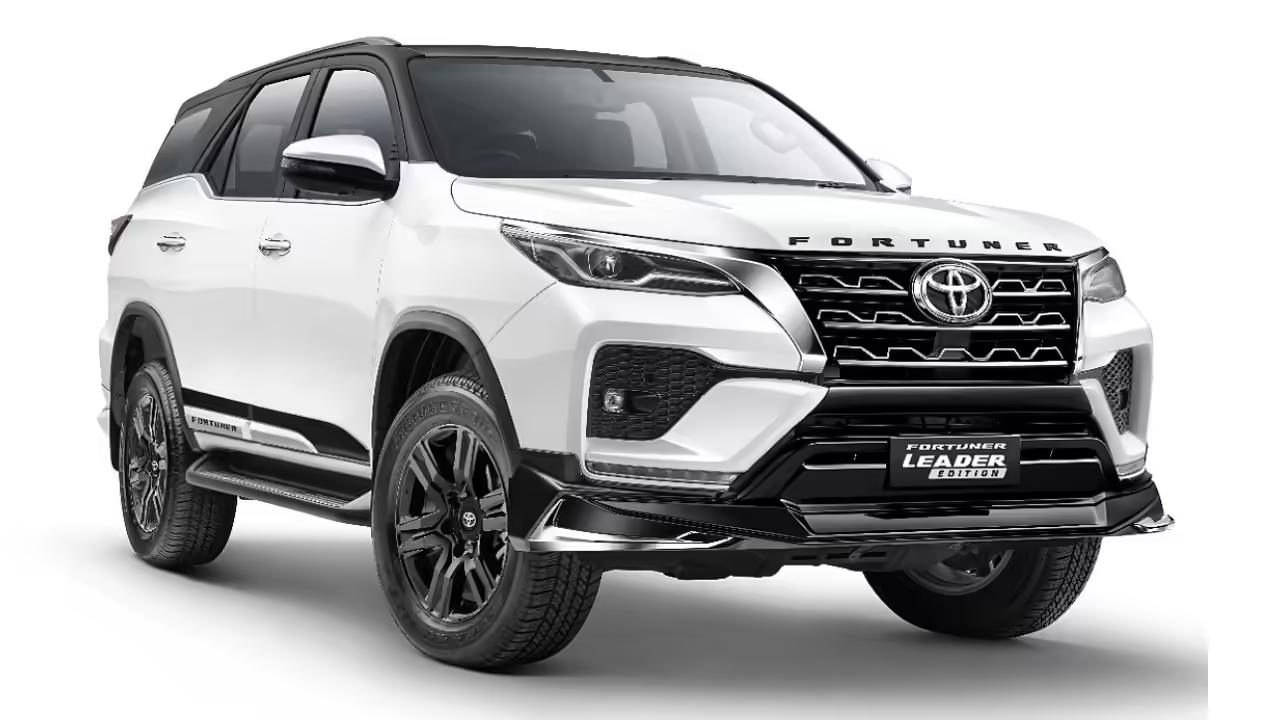 पाकिस्तानमध्ये कार खरेदी झाली अवघड! Fortuner पोहोचली 1.49 कोटीवर, Swift ची किंमत 44 लाखांवर