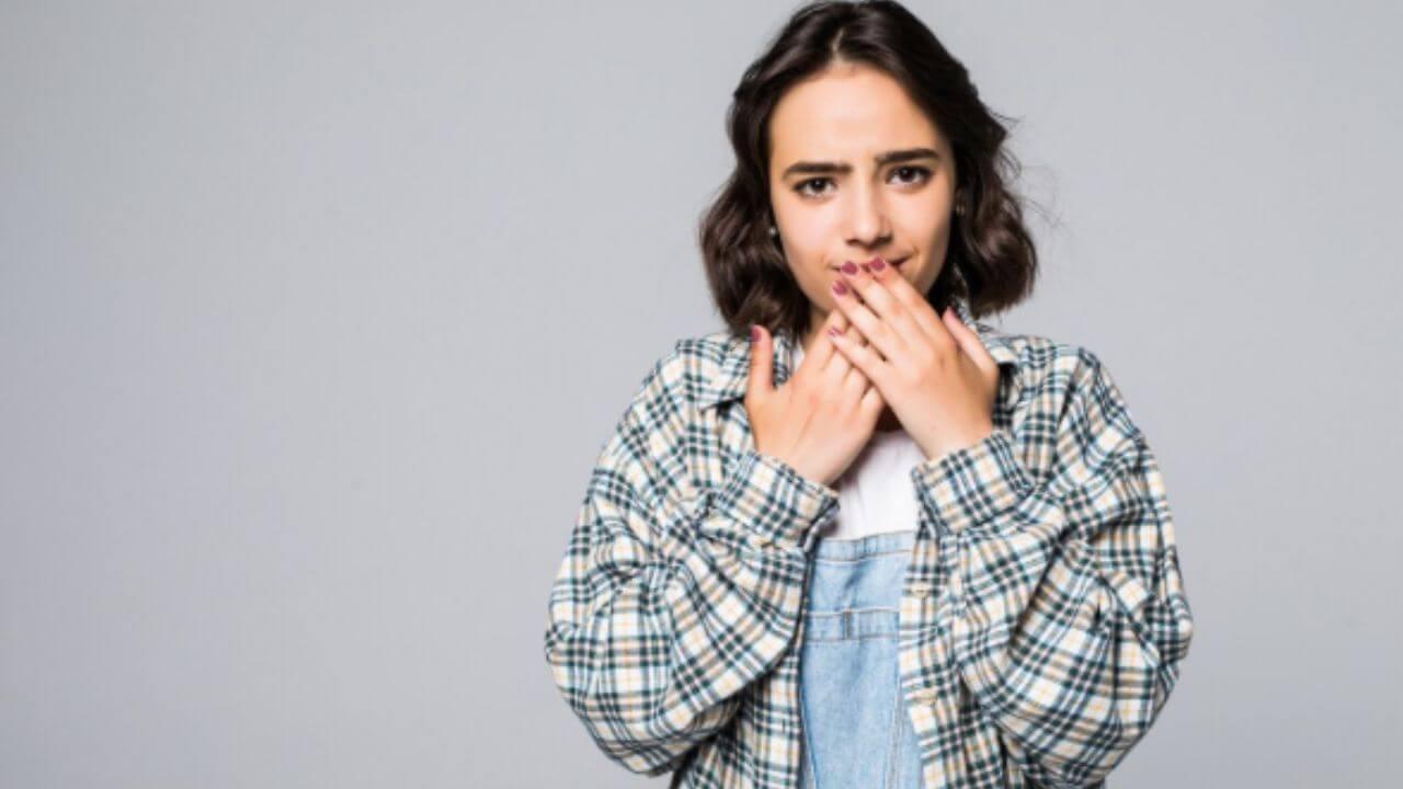 सतत उचकी येण्याने त्रस्त आहात? खा ‘हे’ ५ पदार्थ, लगेच मिळेल आराम