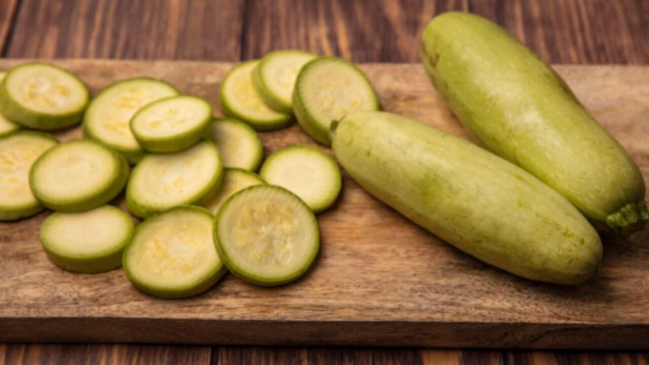 कचरा समजून फेकून देता दुधी भोपळ्याच्या बिया? जाणून घ्या ६ आश्चर्यकारक आरोग्य फायदे