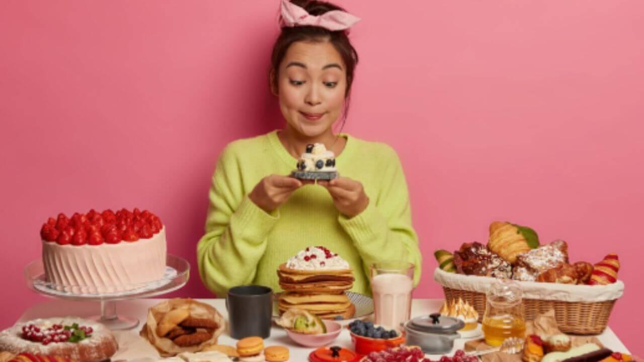 तुम्हालाही सतत काहीतरी गोड खाण्याची इच्छा होते? ‘ही’ आयुर्वेदिक वनस्पती दूर करते शुगर क्रेव्हिंग्स