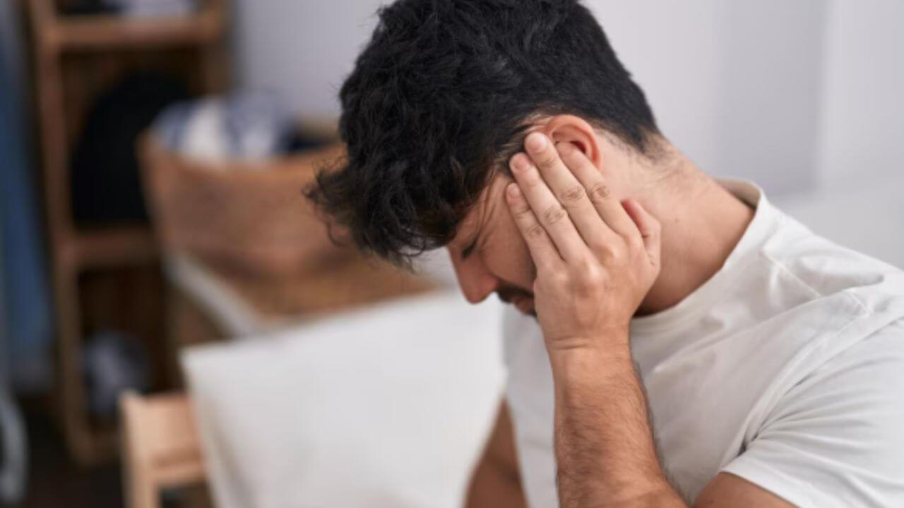 हिवाळ्यात कानात इन्फेक्शन होऊन वेदना होतात? ‘हे’ घरगुती उपाय लगेच देतील आराम