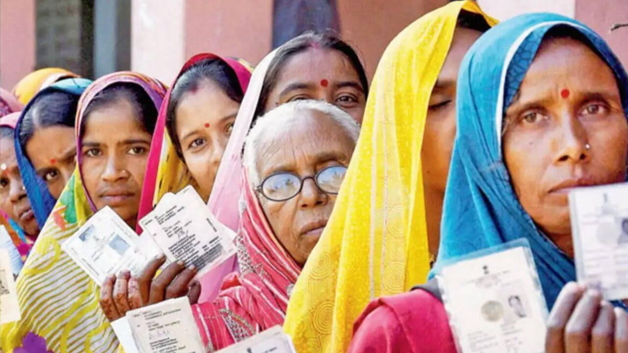 बिहार विधानसभेच्या पहिल्या टप्प्यातील 121 जागांसाठी मतदान सुरू; जनतेचा कल कुणाकडे?