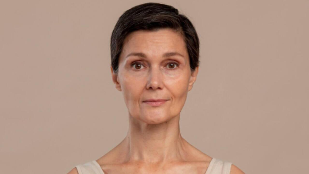 चेहऱ्यावर फारच सुरकुत्या दिसत आहेत? ‘या’ सोप्या टिप्स फॉलो करून मिळेल विशीतलं सौंदर्य