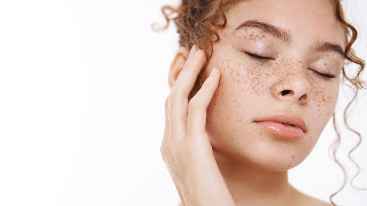 वांग दूर करण्यासाठी महागडी ट्रीटमेंट घेताय? ‘हे’ आयुर्वेदिक उपाय आहेत फायदेशीर