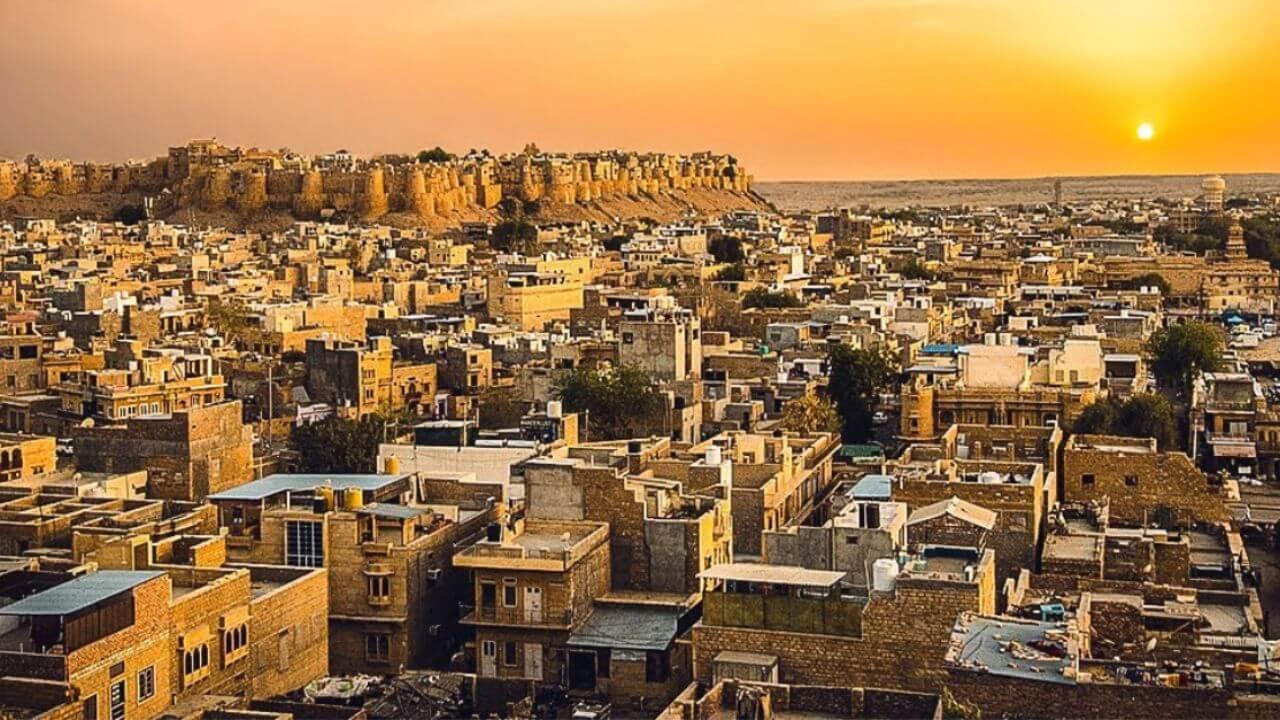 Jaisalmer Trip: राजस्थानच्या गोल्डन सिटीची पर्यटकांमध्ये क्रेझ; जैसलमेरमध्ये नेमकं काय विशेष?