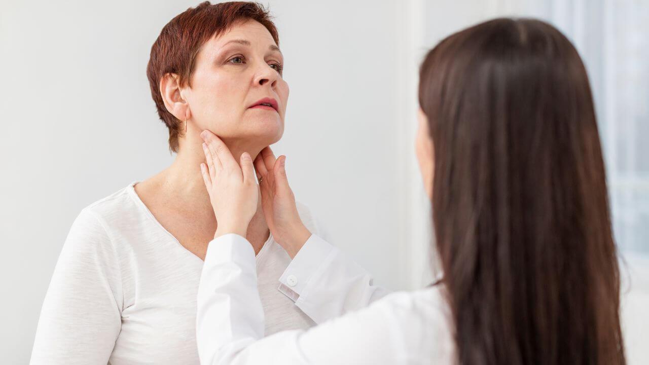 थायरॉईड नियंत्रित करतात ‘हे’ ५ घरगुती ड्रिंक, आजच सुरु करा सेवन