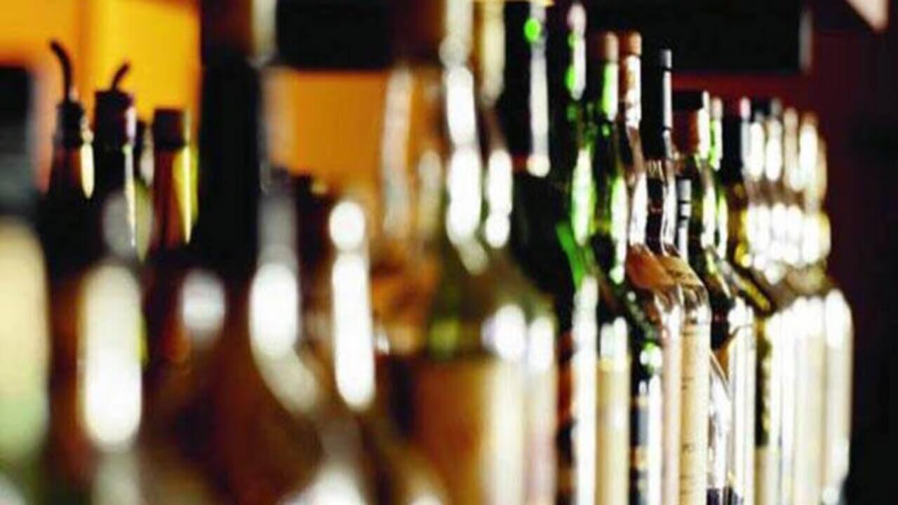 कोणत्या देशात सर्वात स्वस्त दरात दारू मिळते? तिथून भारतात किती बाटल्या आणता येतात?