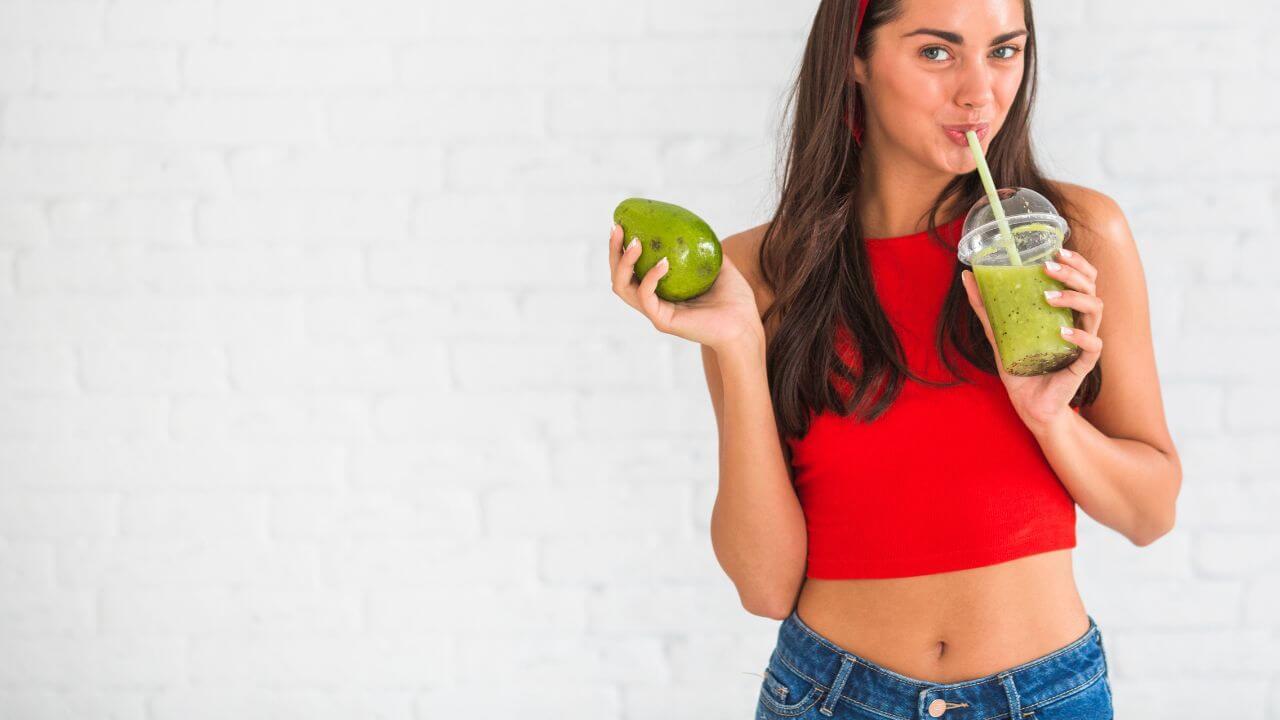 हिवाळ्यात पोटाची चरबी कमी करायची आहे? मग रोज प्या ‘हे’ ड्रिंक्स, मिळेल फायदा