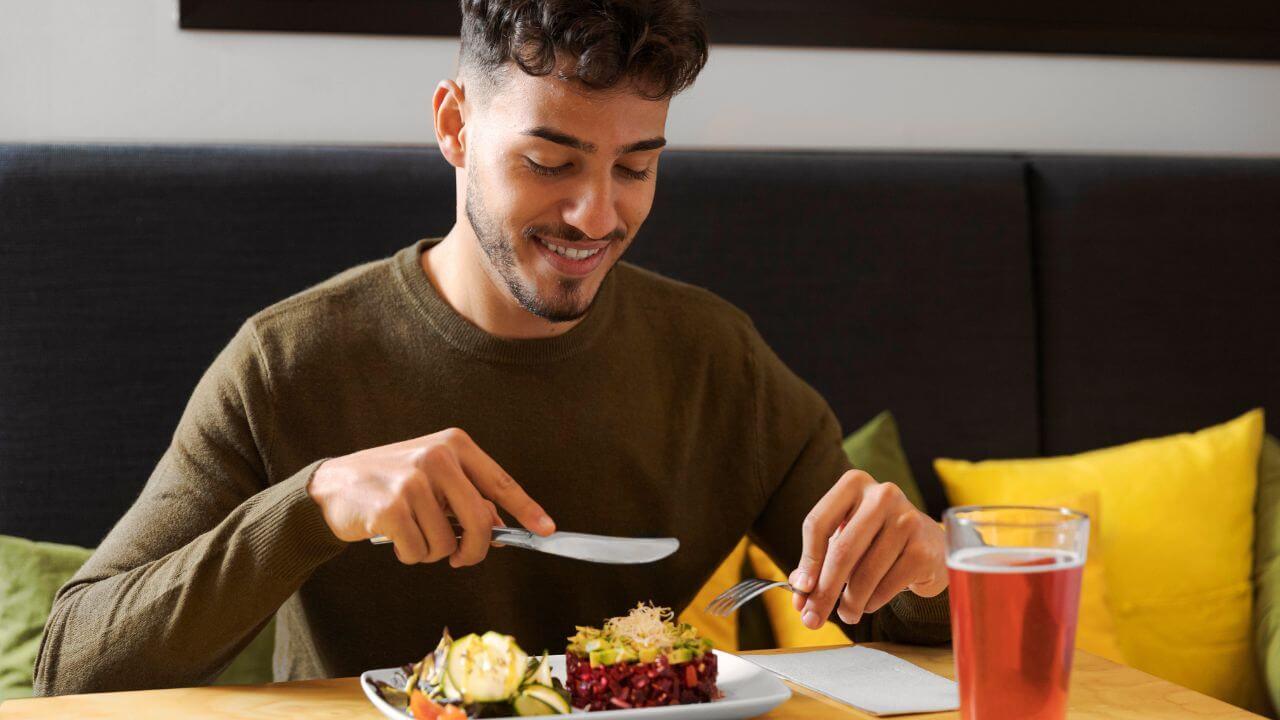 सकाळी उपाशी पोटी ‘हे’ पदार्थ खाणे टाळा, आरोग्यावर होतात दुष्परिणाम