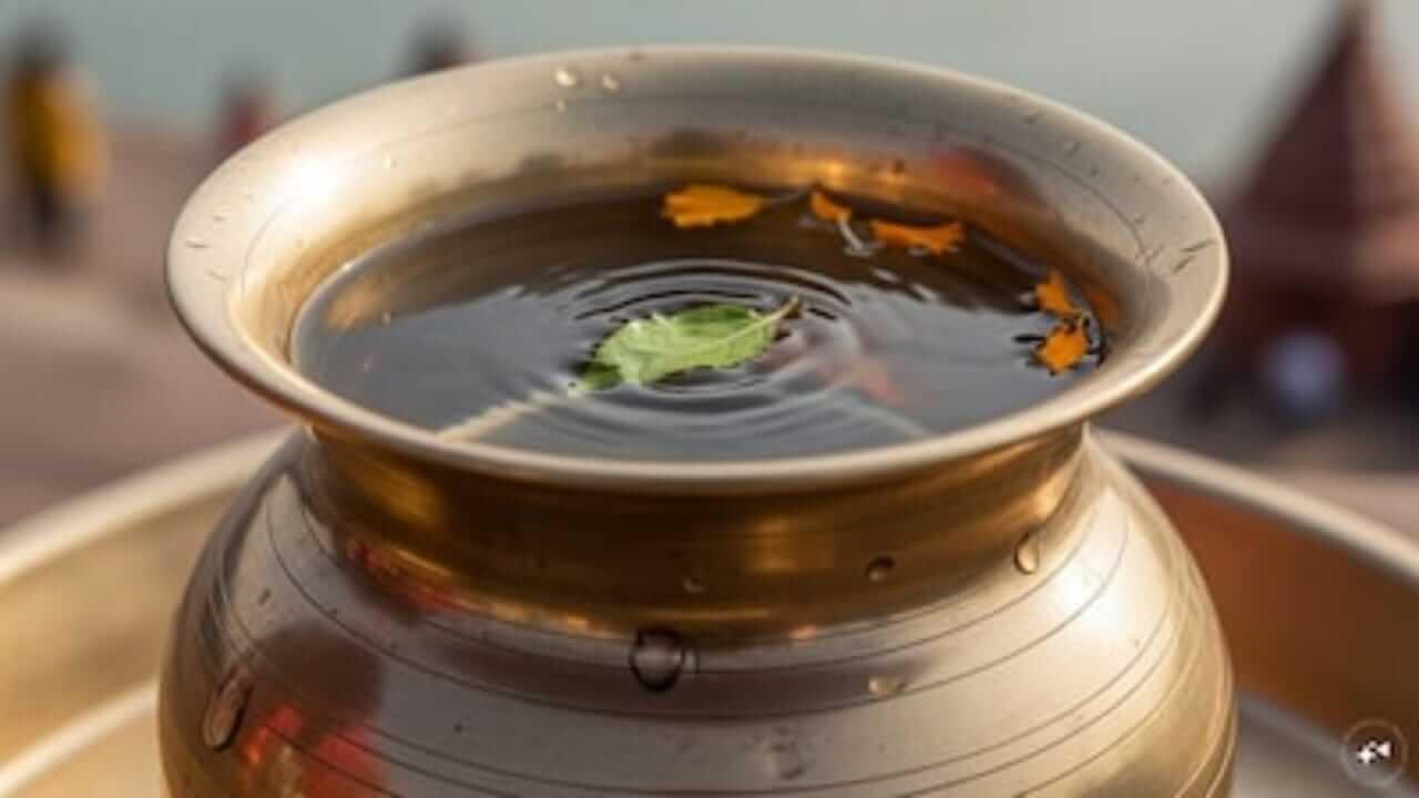 Ganga Water At Home : घरात गंगाजल ठेवण्याचे नियम; ‘या’ नियमांचे करा पालन