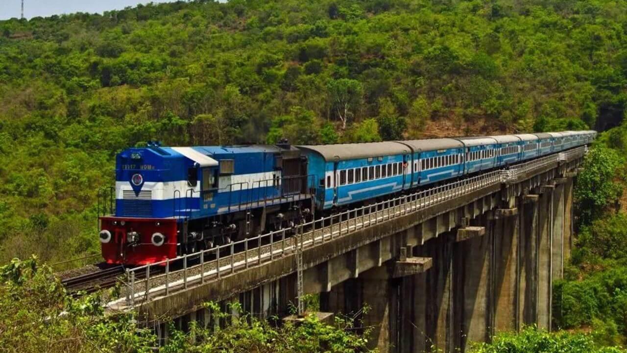 Konkan Railway : आंगणेवाडी जत्रेसाठी ‘स्पेशल ट्रेन’ची घोषणा; मुंबई–कोकण प्रवाशांचा प्रवास होणार सोप्पा