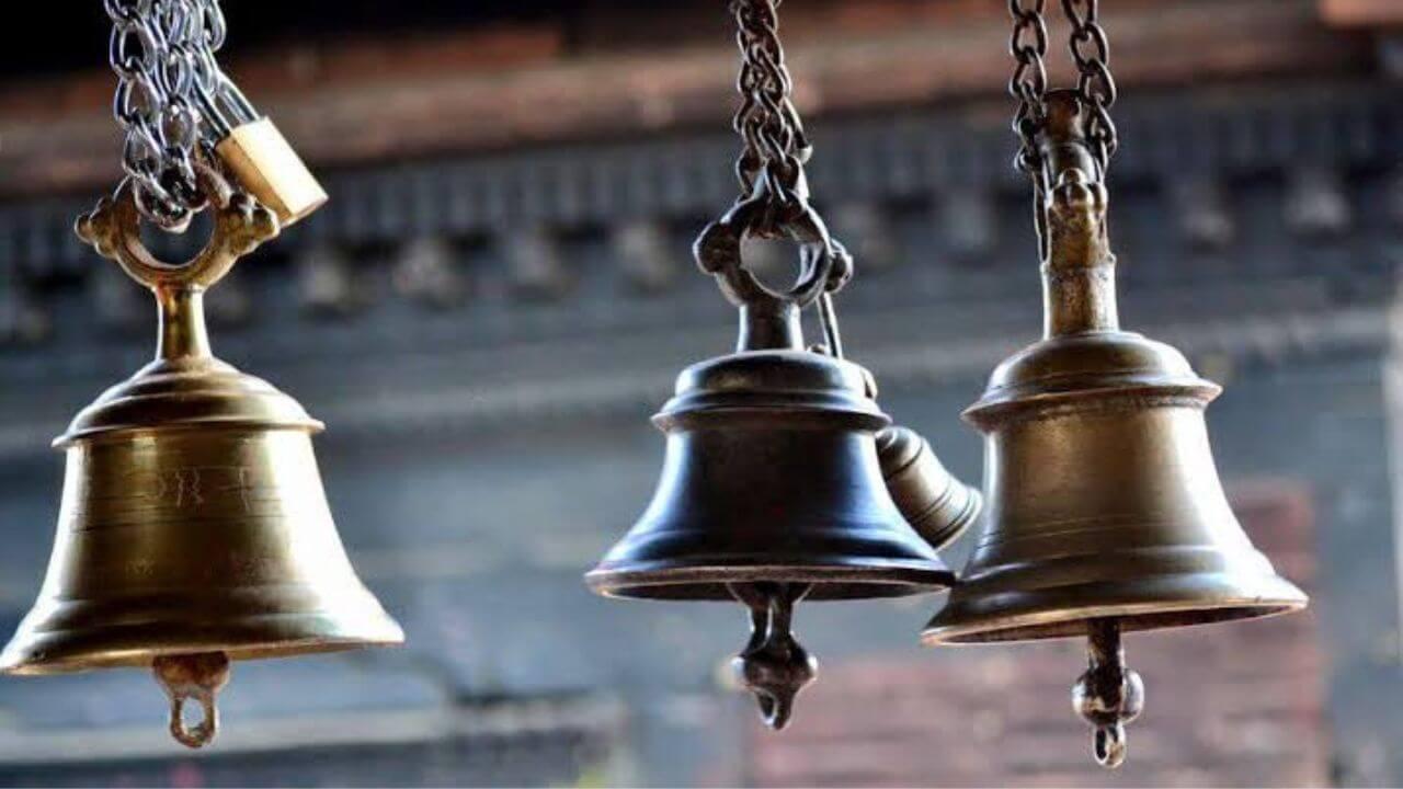 Adhyatma News : मंदिरात घंटा वाजवणे फक्त भावनिक विषय नाही, तर यामागे दडलंय विज्ञान