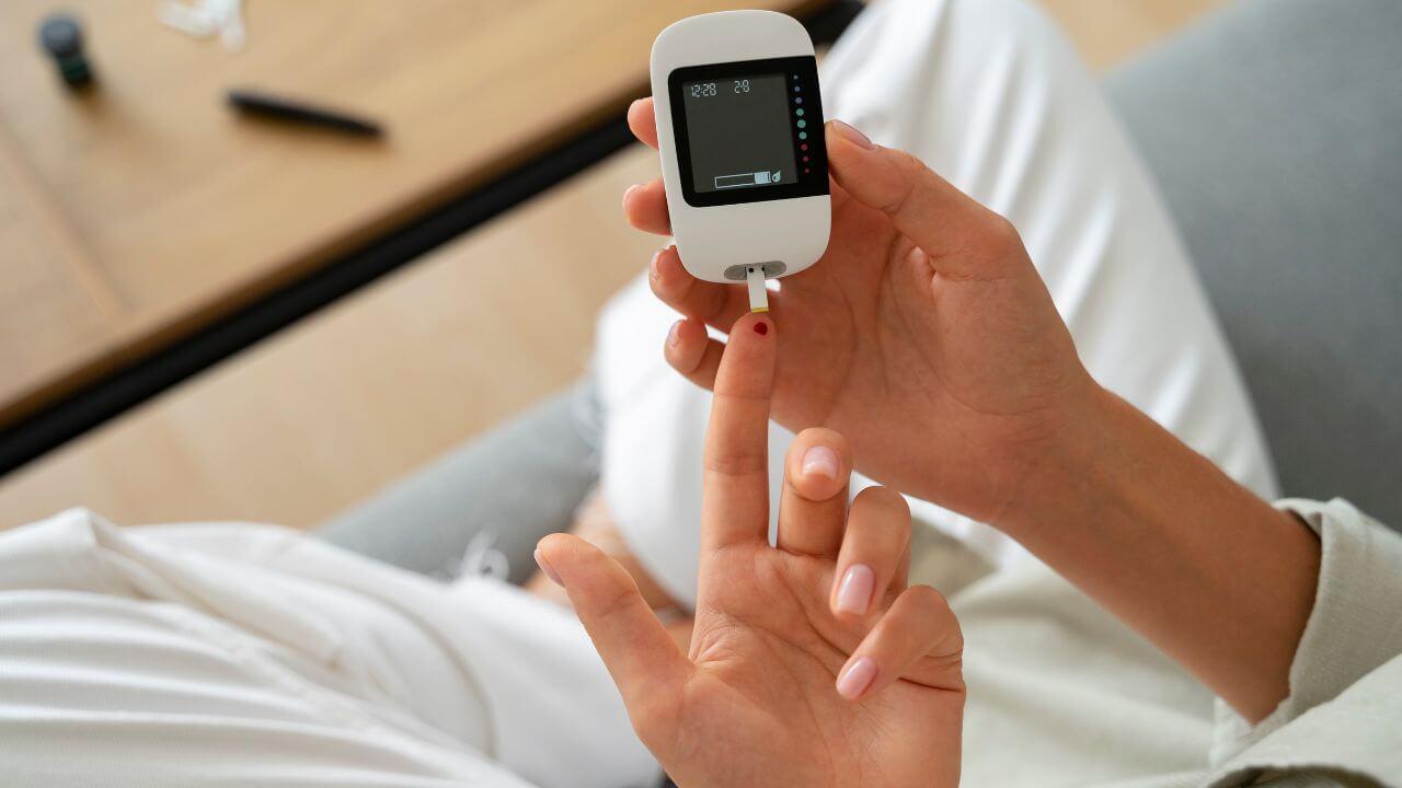 डायबिटीसच्या रुग्णांनी सकाळी आवर्जून खा ‘हे’ पदार्थ, वाढणार नाही शुगर