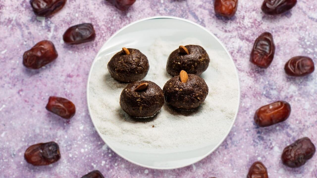 मुलांसाठी घरीच बनवा खजुरचे पौष्टिक लाडू, पाहा रेसिपी आणि फायदे