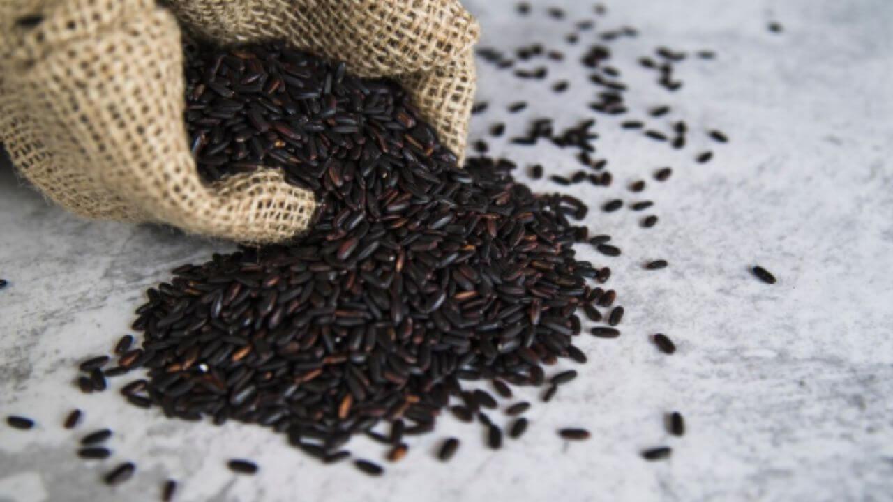 आहारात समाविष्ट करा काळे गहू, आरोग्याला मिळतील प्रचंड फायदे