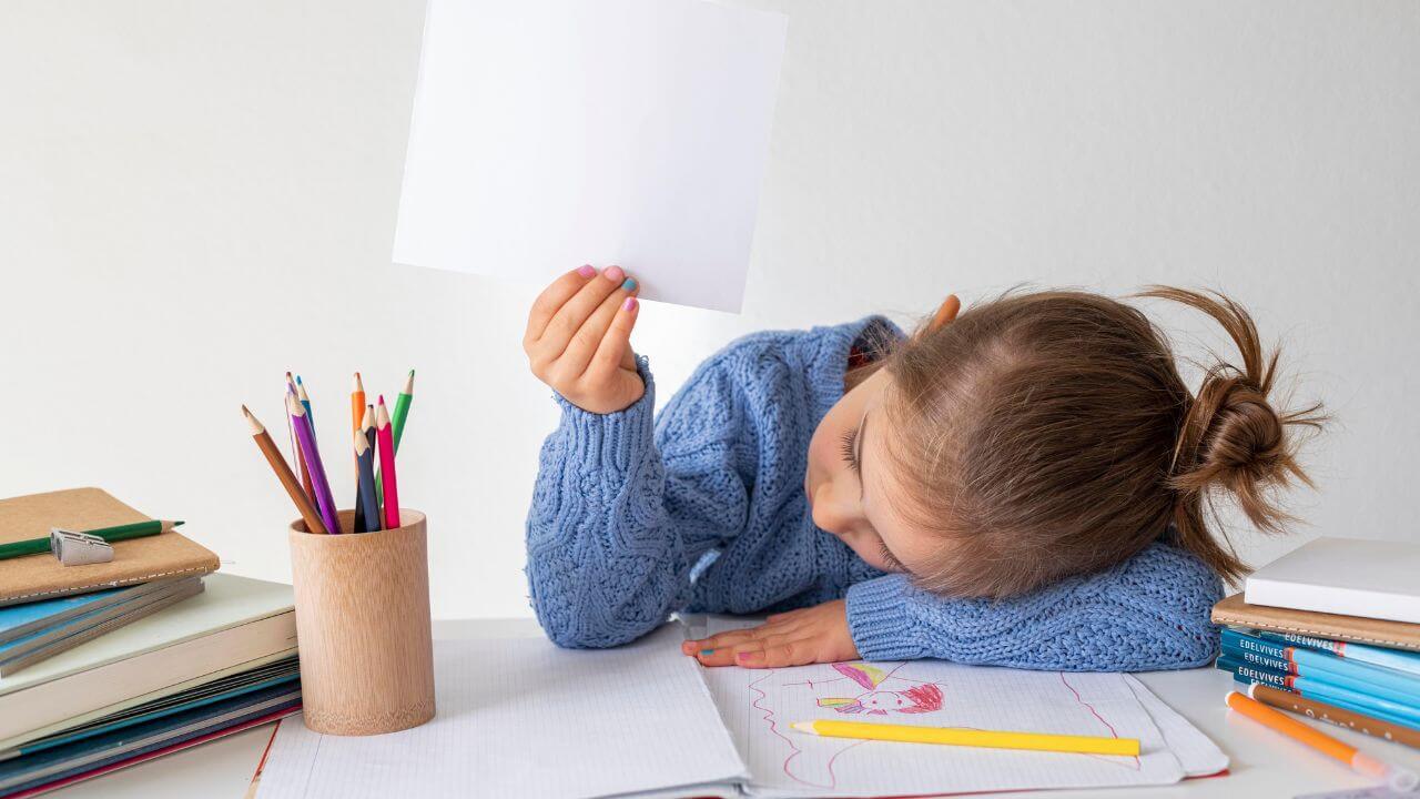 मुलांना अभ्यासात लक्ष केंद्रित करण्यास अडचण येते? ‘हे’ पदार्थ खाऊन मेंदू होईल तीक्ष्ण