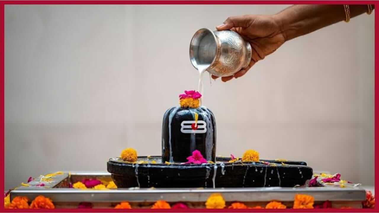 Shiv Puja : शिवलिंगाची पूजा करताना ‘या’ गोष्टी चुकूनही वापरू नका, अन्यथा..