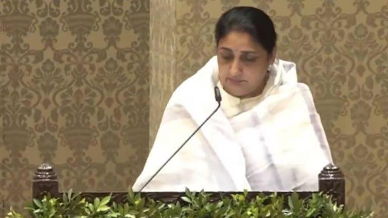 Sunetra Pawar : सुनेत्रा पवार महाराष्ट्राच्या पहिल्या महिला उपमुख्यमंत्री; लोकभवनात शपथविधी कार्यक्रम पडला पार