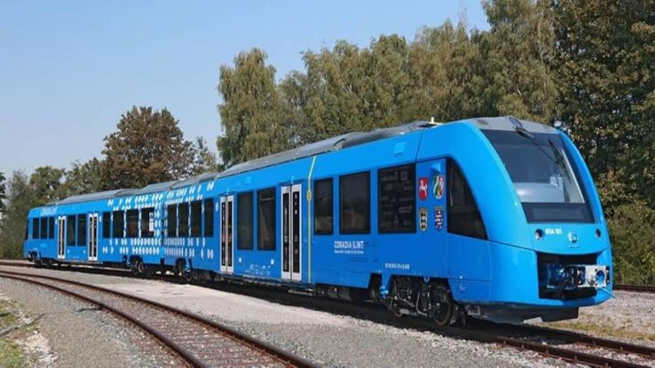 Hydrogen Train : या’ मार्गावर धावणार भारतातील पहिली हायड्रोजन प्रवासी ट्रेन; हरित वाहतुकीचा नवा अध्याय
