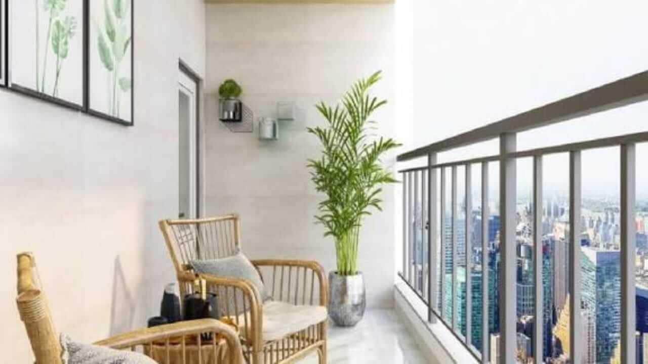 Vastu Shastra : वास्तुशास्त्रानुसार घराची बाल्कनी कशी असावी? वाचा नियम